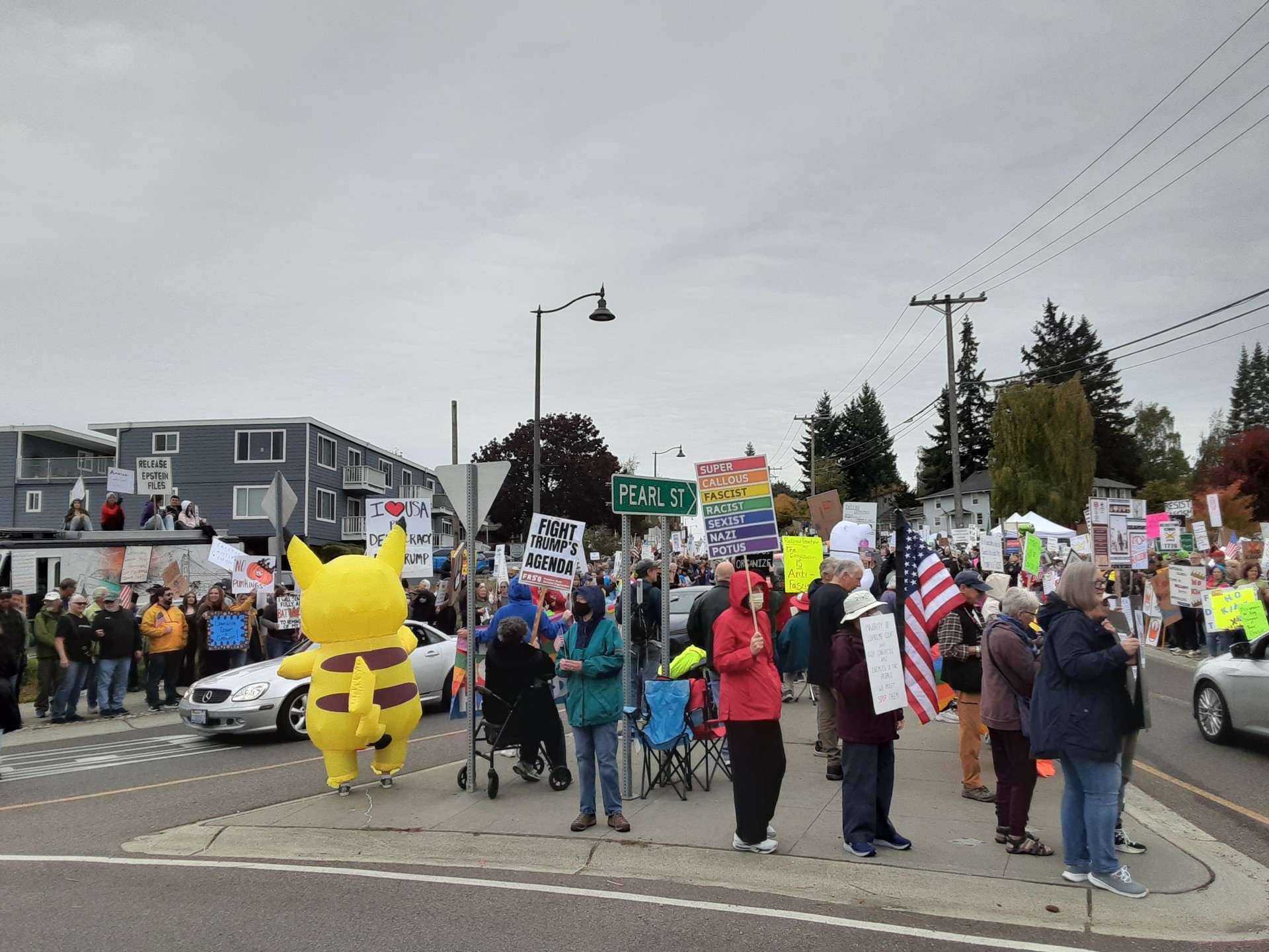 Tacoma Crowds Stand for Democracy at Dual “No Kings” Rallies