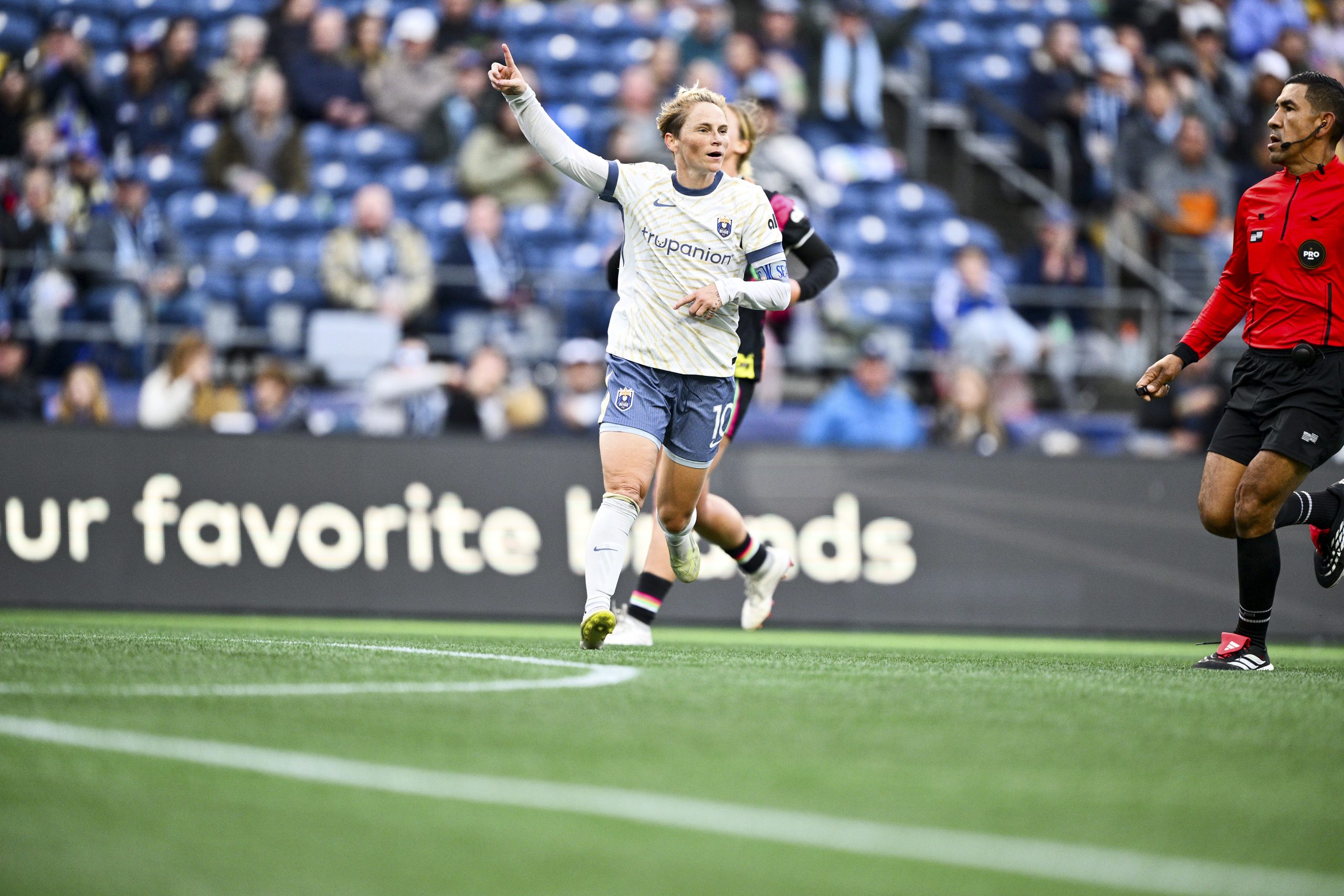 Seattle Reign Duel for Playoff Bid